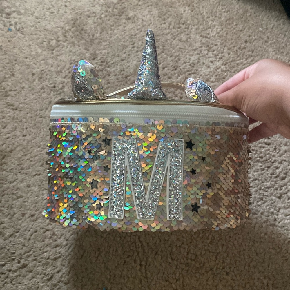 This bag, is super cute and great space for a little girl! In great shape!!